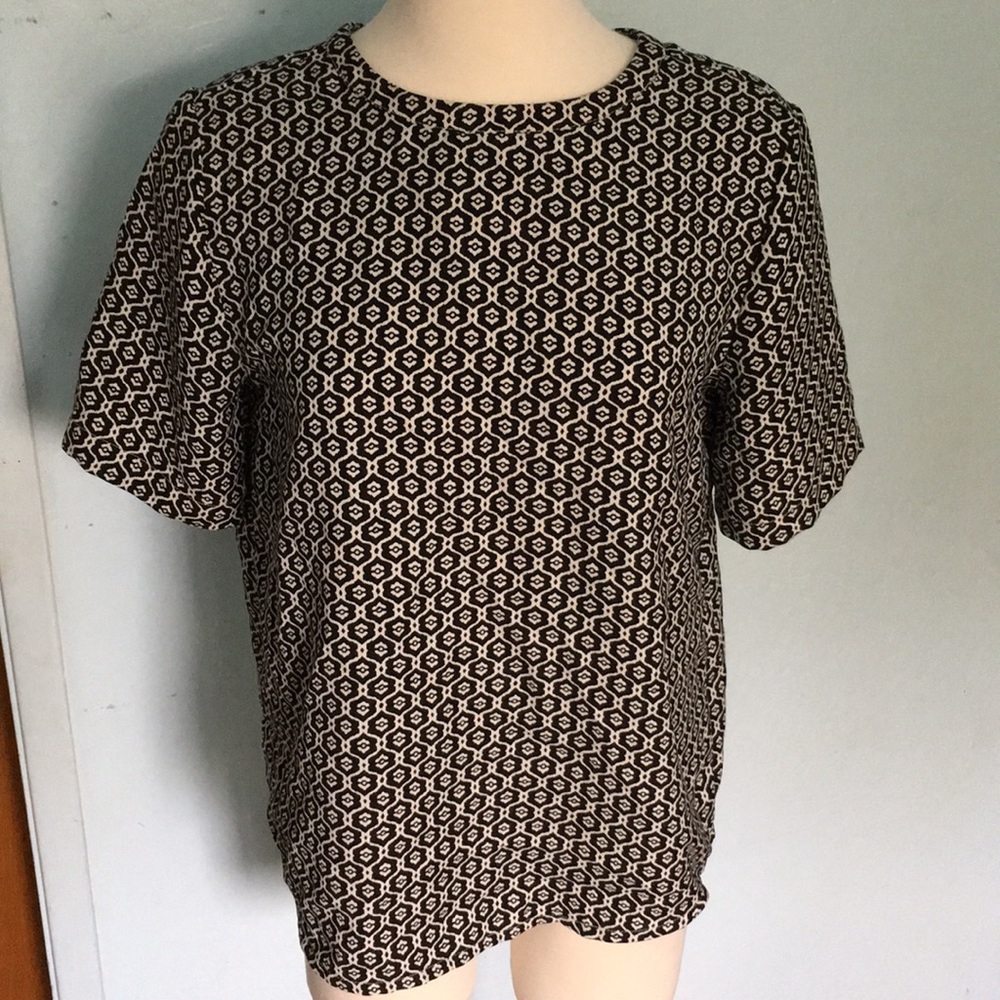 Short sleeve perfect for work